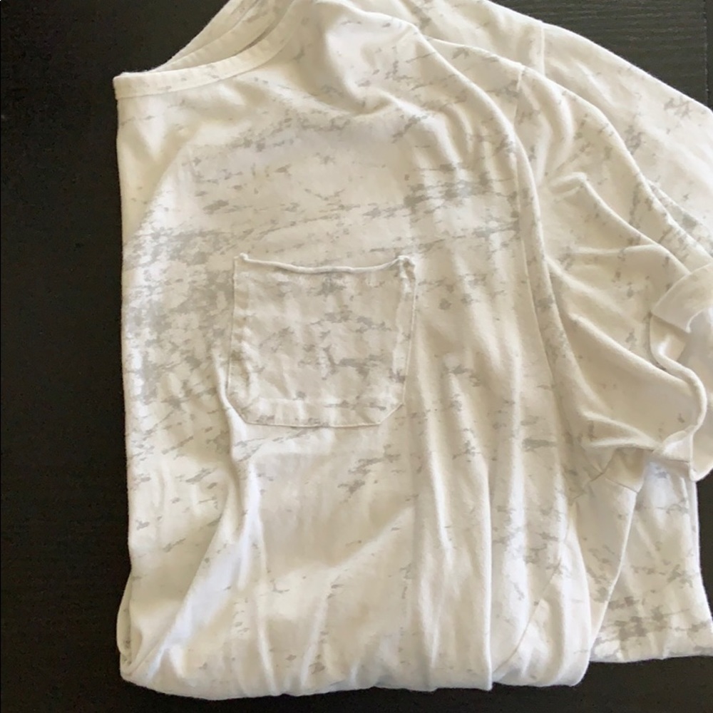 White pocket t-shirt